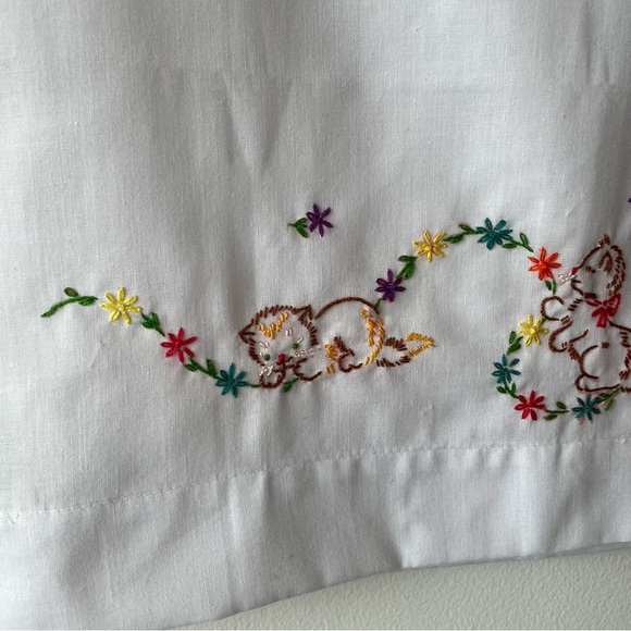 Vintage Dan River Dantrel Embroidered Cat Pillowcases - Picture 5 of 12